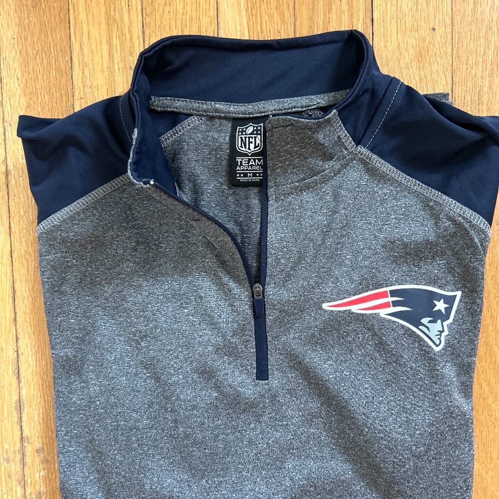 NWT Men’s long sleeve Patriots shirt